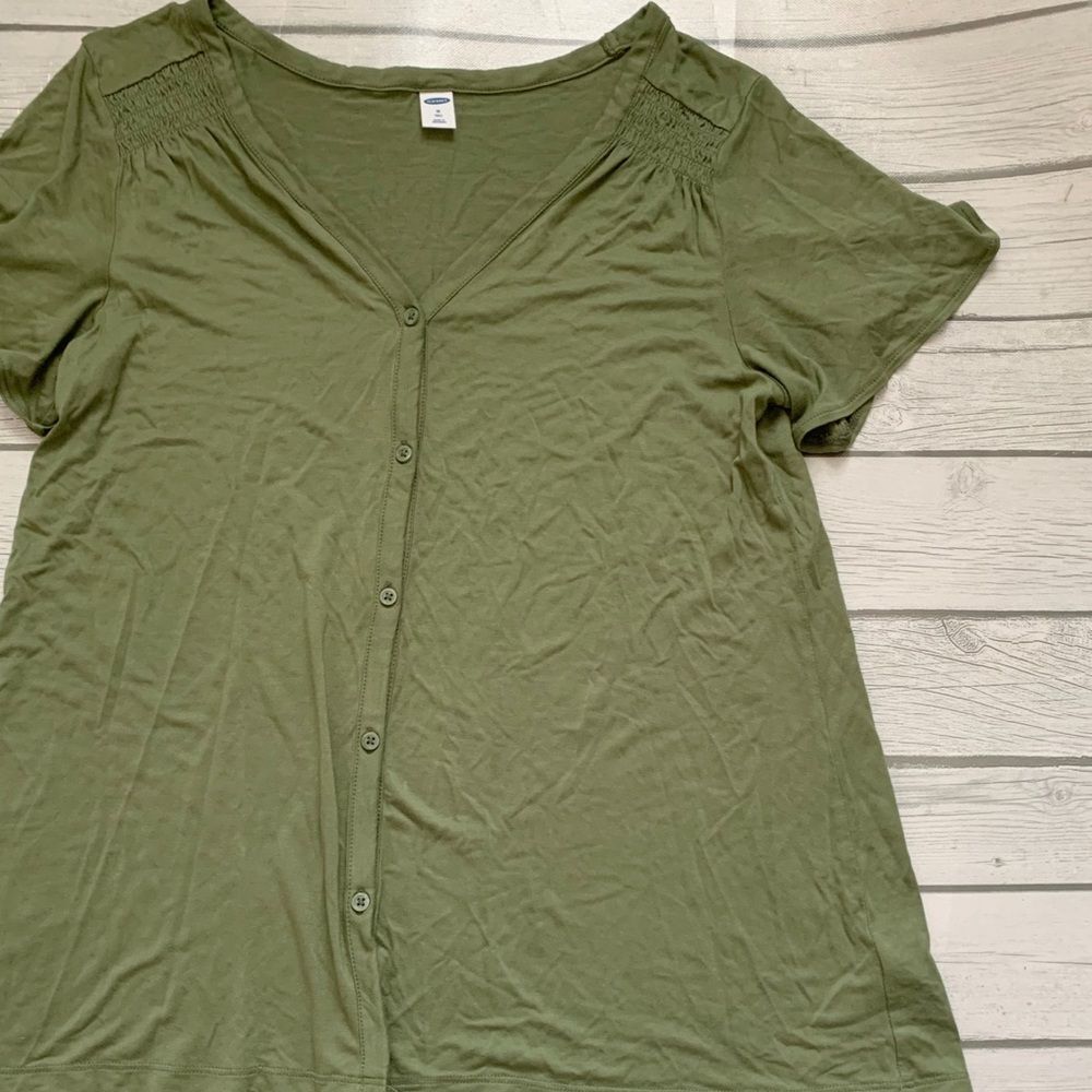 Old Navy-Olive green top-medium tall - Picture 3 of 8